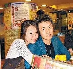 霍家三公子霍启仁拍拖五年女友rebecca跳楼身亡