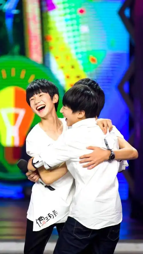 tfboys 快本 出处见logo