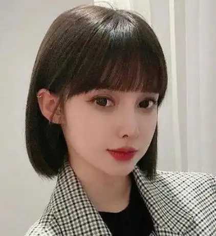 今年流行的短直发造型 干练的气质让人着迷_发型造型_宝妈时尚生活网