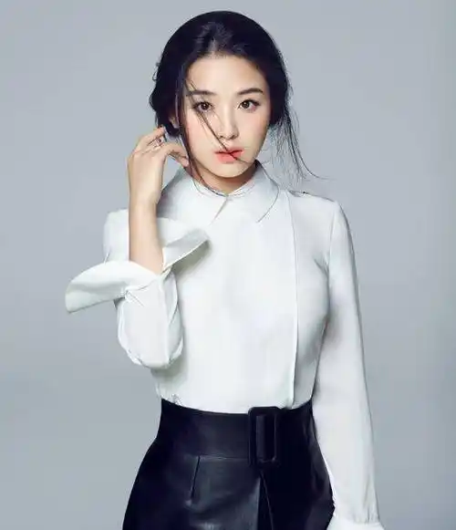 张含韵直接撞脸赵丽颖,高情商回应,足以看得出二人关系有多好!