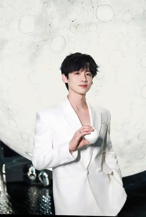 雪花秀全球品牌代言人白敬亭#@白敬亭,无死角的紧致侧颜的秘诀