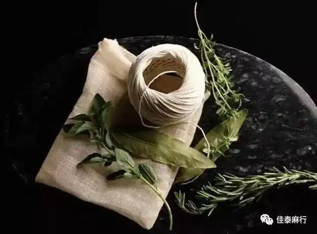 苎麻纤维吸湿透气性是棉纤维的3-5倍,同时含有叮咛,嘧啶,嘌吟等有益