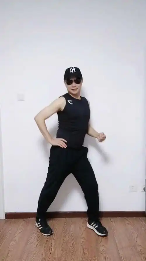 《走步顶胯》  爵士舞基本动作   周末一起练起来 979797