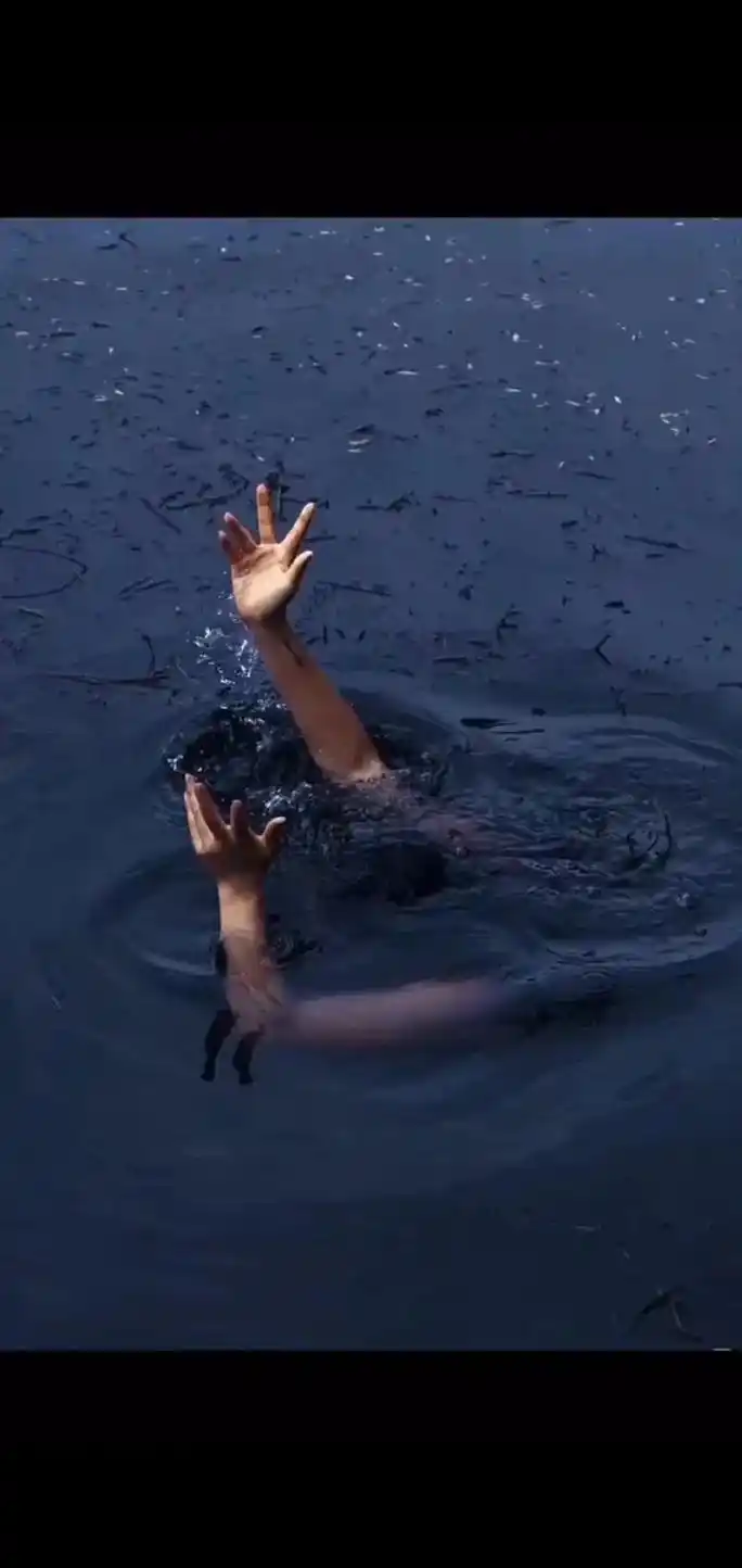 "抑郁的人沉在水底 ,正常的人浮在水面, 我沉浮在中间 !理 - 抖音