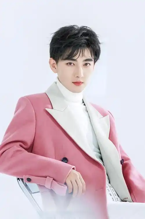 刘昱晗 豆沙玫瑰 官图自修 抱.