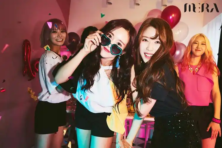 麦锐女团mera曝光新写真 夏日party少女心爆棚