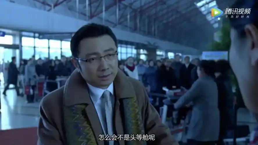 《人在囧途》里,开头徐峥是那种不可一世的老板《疯狂的石头》里,徐峥