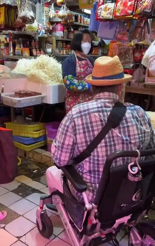 香港著名功夫影星洪金宝,是无数人心中的武打英雄.