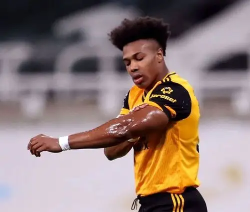 画风奇特英超肌肉男涂抹婴儿油对手拉都拉不住