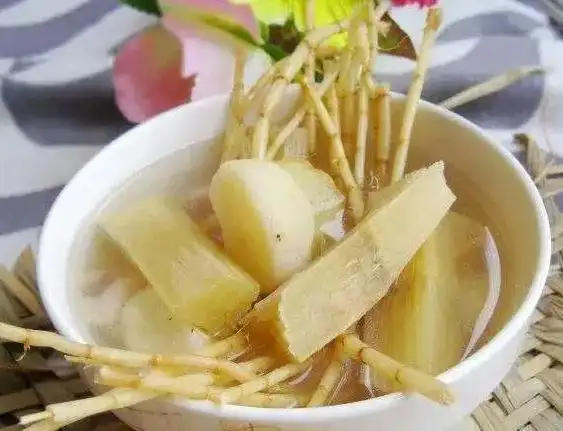 白茅根泡水喝对身体有啥好处(白茅根泡水喝有哪些功效)