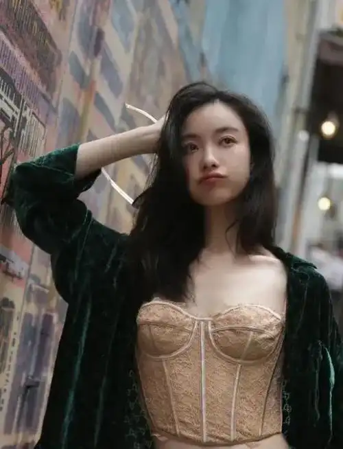 为啥连女生都馋倪妮的身子?看完她的照片后,网友:这谁都馋