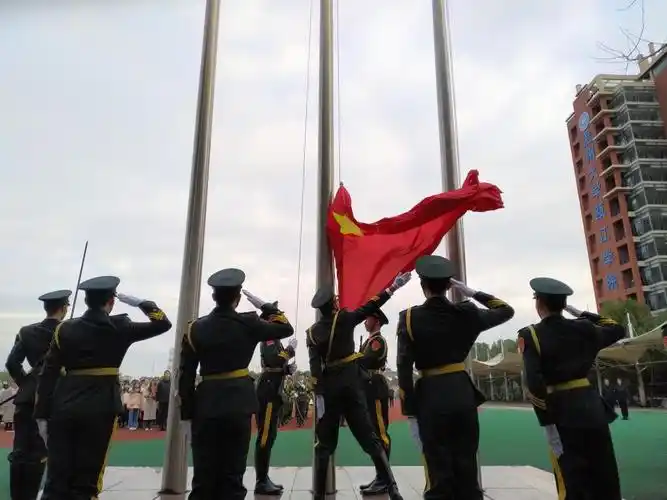 奋进新时代牢记新使命展现新作为学校举行2019年元旦升国旗仪式