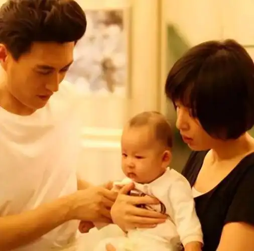 靳东与大9岁江珊同居5年又娶2婚李佳老干部为何偏爱二婚女