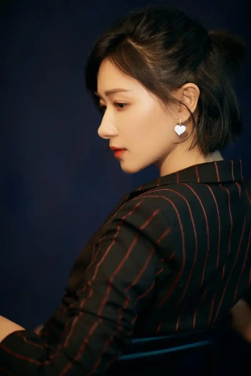 万茜性感时尚魅力写真图片