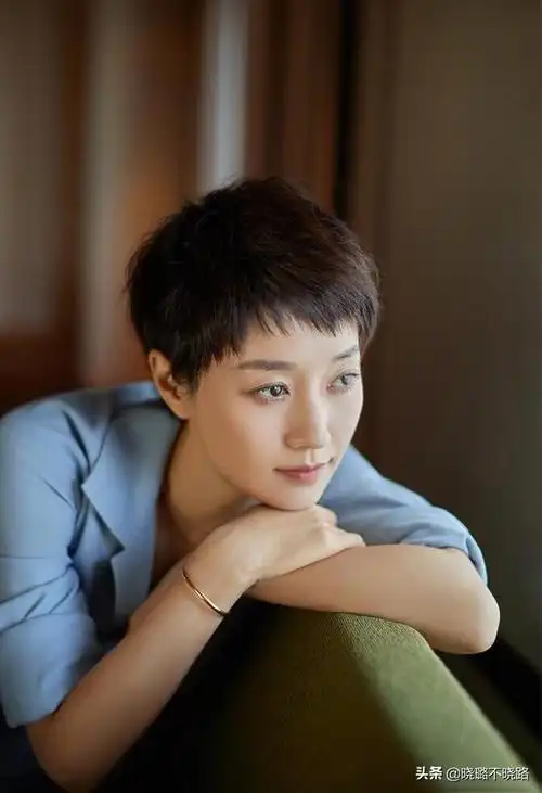 奔四奔五的女人,尽量别留长卷发,显老!试试这3种短发,真减龄