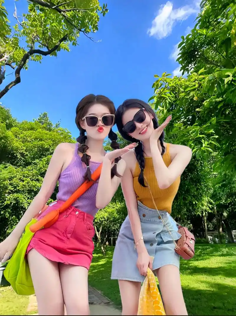 好闺蜜就是见面,拍照,发圈! - 抖音