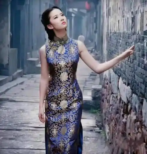 刘亦菲旗袍装惊艳亮相,古典韵味与现代光芒交相辉映