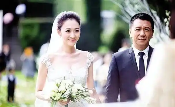 然而,这些挫折并未撼动徐翠翠的演员之梦,她依旧每日早出晚归,不懈