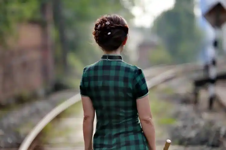 一个人静静地等待