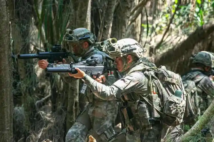 老军迷们一定记得好几年前的一篇文章,标题是"揭秘解放军单兵装备:一