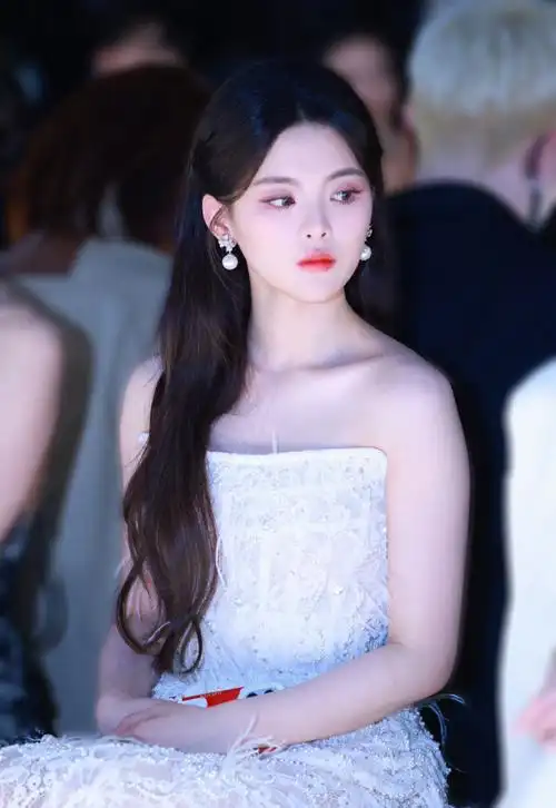 angelababy在内娱复出被杨超越粉丝嫌弃娱乐圈太现实