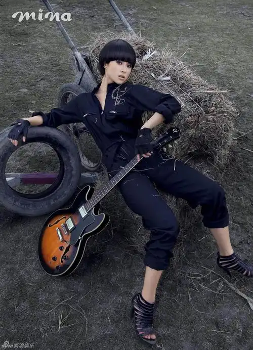 朋克少女王萌萌