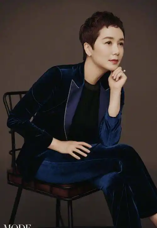 原创50岁蒋雯丽短发又飒又美眉上刘海减龄时髦干练精致率性显年轻