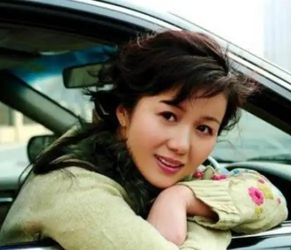 杜淳后妈郑卫莉前夫两获金鸡奖现任丈夫却被曝出轨令人唏嘘