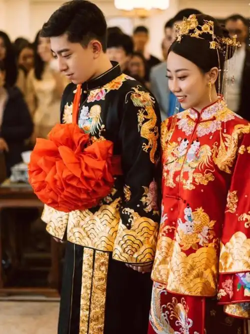 93同时也是演员周奇奇和江奇霖婚礼时93新娘周奇奇的中式嫁衣.