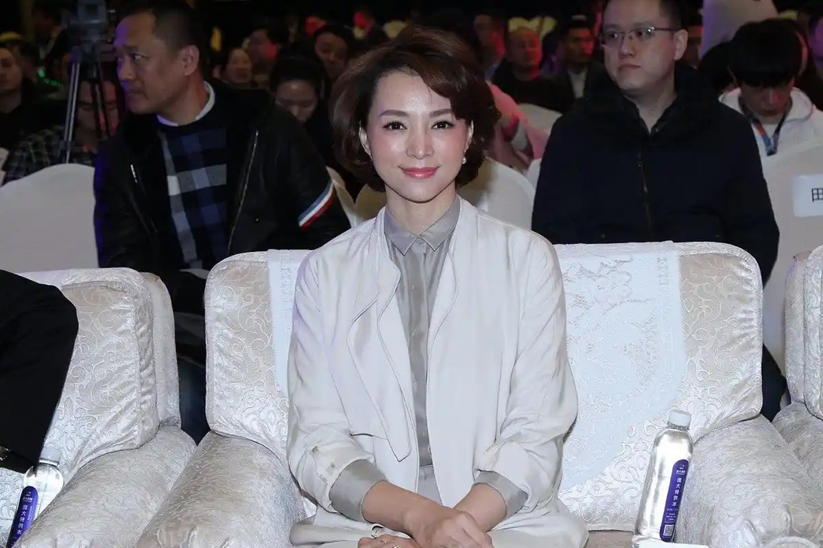 密春雷花费6000万,给董卿在美国购买了一栋豪宅,就在密春雷将豪宅交给