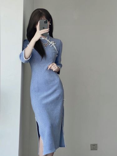 她来了改良旗袍蓝色秋冬优雅少女新款气质简约显瘦边新中式连衣裙