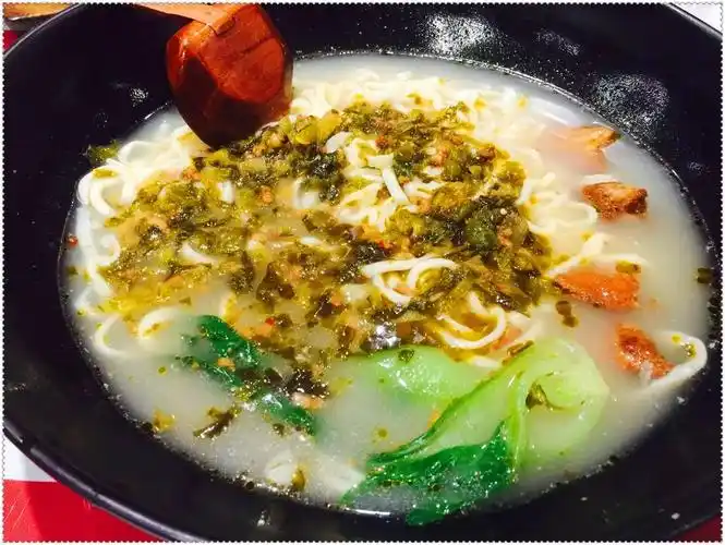 酸菜排骨面:25一份,量比较大,够2-3个人吃的!汤汁儿不错!