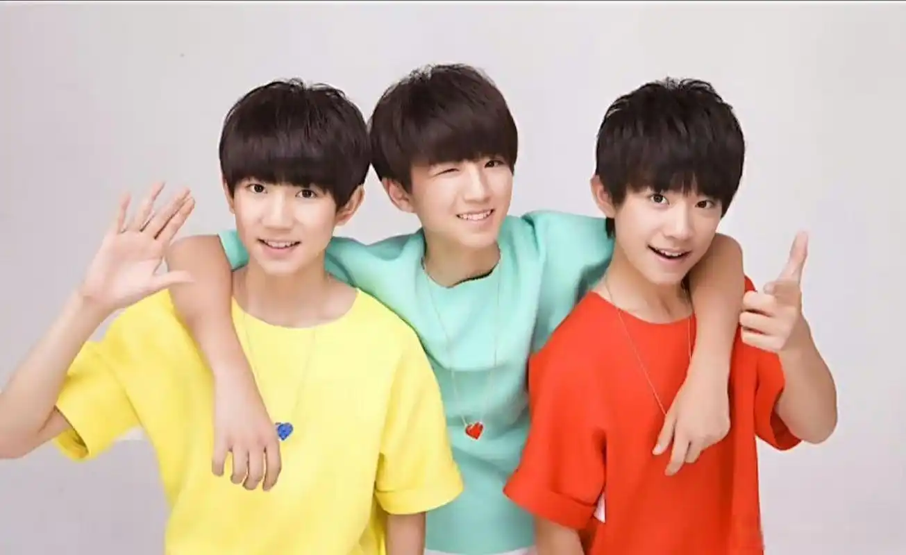 tfboys黑白水墨大片,这次依旧还是伪合照.