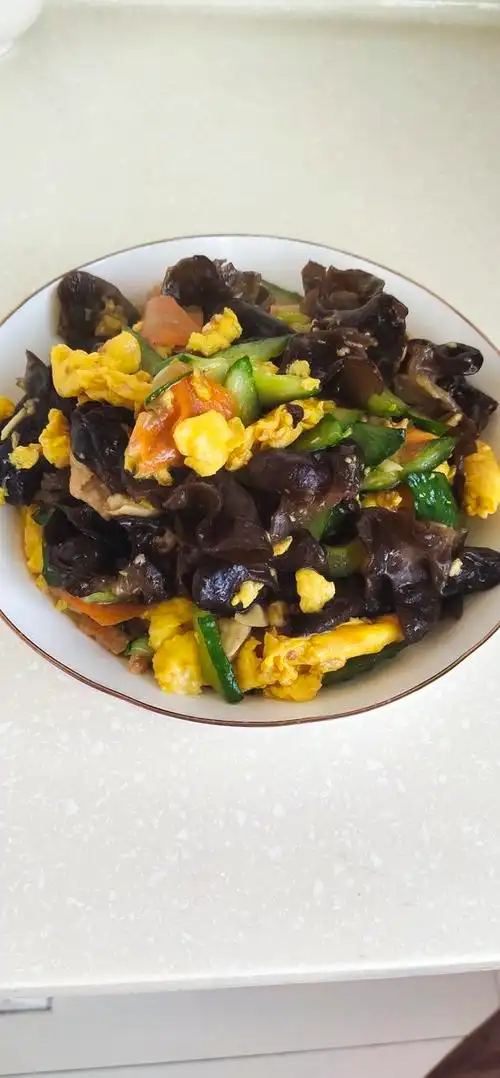 (^_^)★娟做的黑木耳青椒炒鸡蛋(营养又下饭)