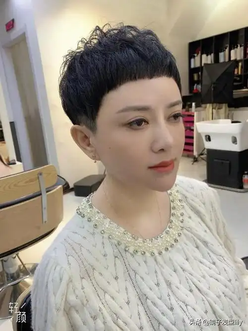1,女人40岁,今夏发型这样剪,拒绝老气显年轻