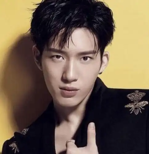 男生发际线高剪什么发型帅?这三款最适合