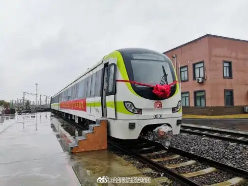合肥地铁5号线首列车抵达滨湖车辆段!预计今年9月试运行
