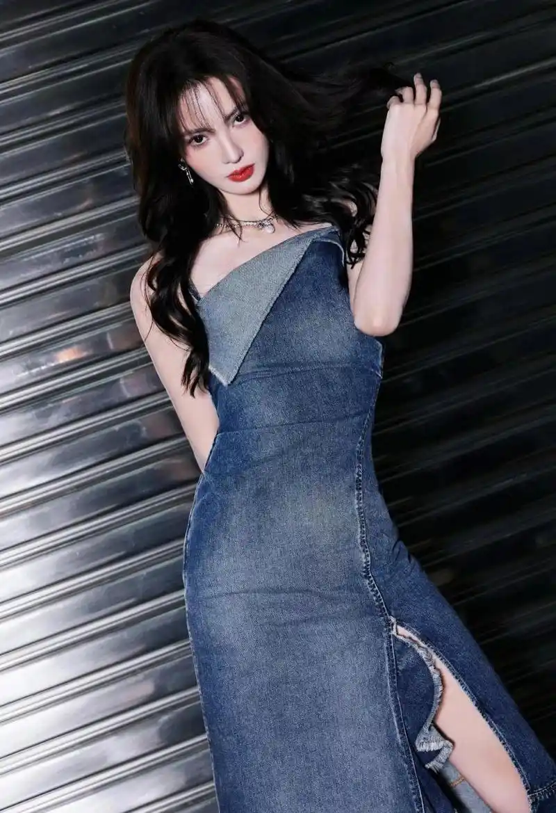 北舞校花金晨美起来真"要命"!牛仔裙嫩成美少女