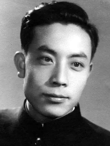 他是《智取华山》男一号,50年代当红男星,却为何息影20多年