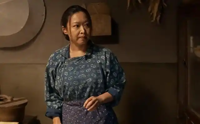 父母爱情王秀娥为何一直开着领口这个细节表达了什么意思