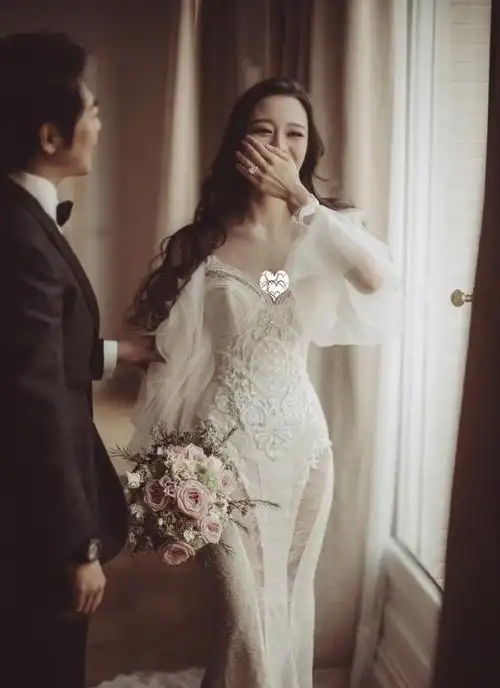 郎朗的25岁小娇妻吉娜不管穿裙子还是裤子都挡不住完美身材