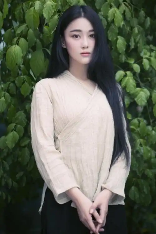 张馨予已出道十年,演影视无数,但最精彩还是戏外!