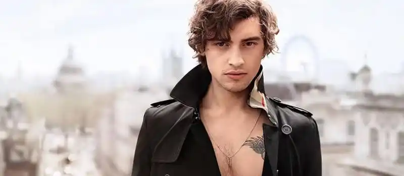 mgluxurymarket-josh-whitehouse-mr-burberry
