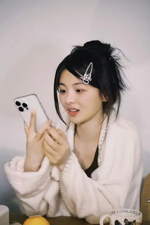 杨超越车内自拍live图#杨超越车内素颜生图直出live美翻啦!