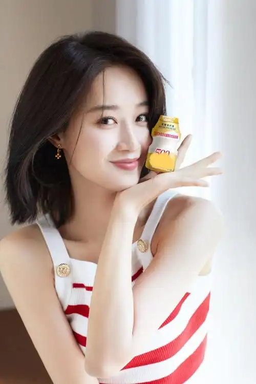 蓝盈莹红白条纹背心##蓝盈莹的闪光生活