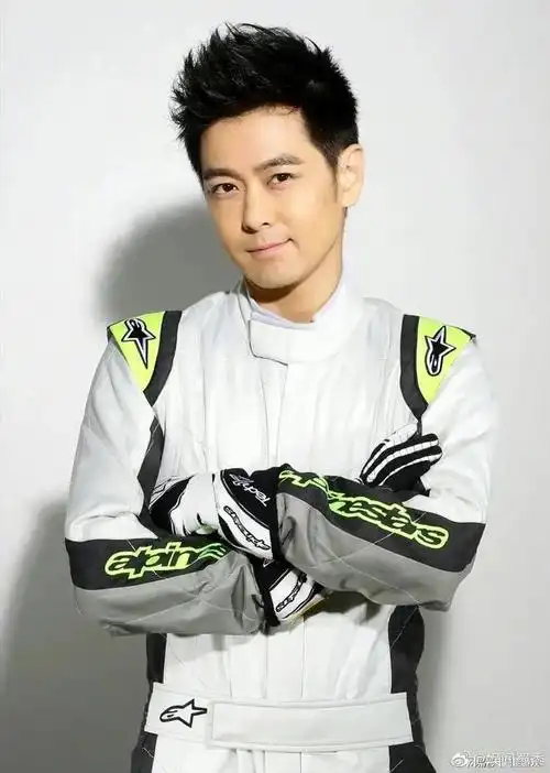 林志颖现身珠海赛车场