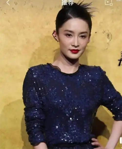 李沁生图曝光,怼脸镜头暴露真实状态,疑胶原蛋白流失,被说干瘪