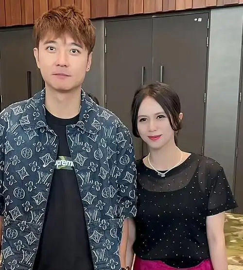 高端婚礼现场,张馨月比新娘惊艳,土味不见啦!陈伟霆被争相合影