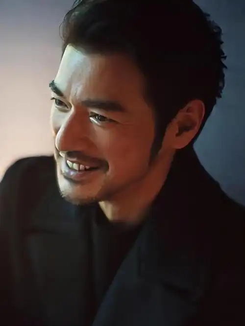 49岁金城武的杂志封面曝光!淡出演艺圈已5年,说自己只是普通人