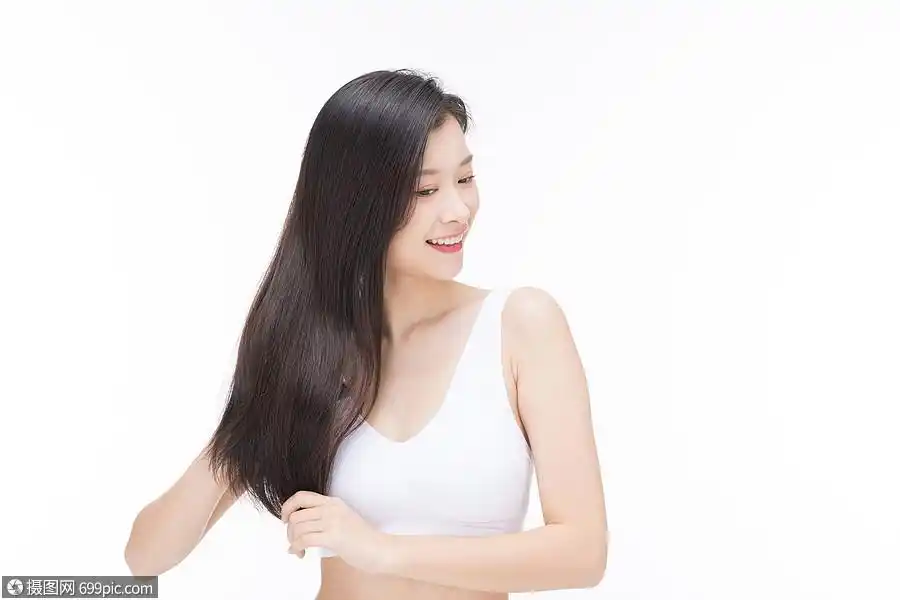 美女展示丝滑的秀发